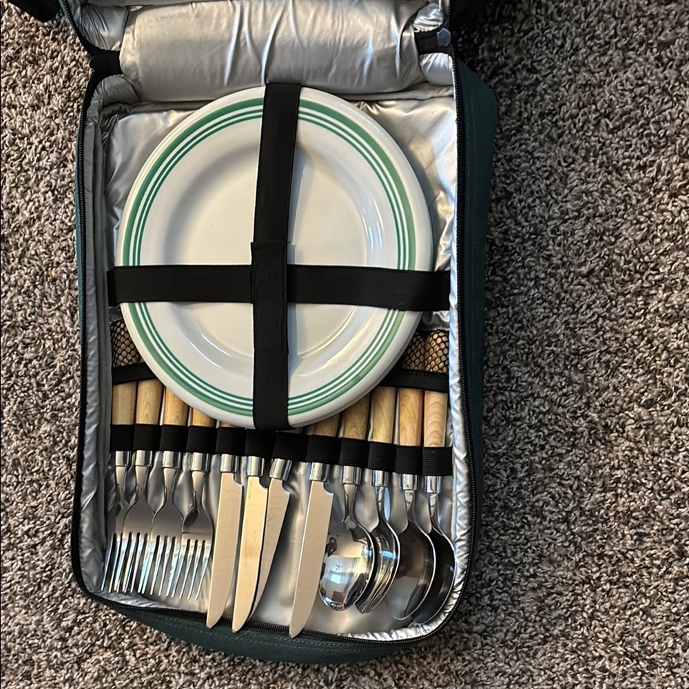 Portable Green Accent Picnic Cookware and Cutlery Set - Unbranded - Picture 2 of 5